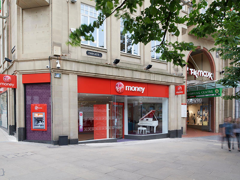 ريشارد برانسون ينافس: فيرجن موني تعرض أميالا جوية كفائدة على حسابات التوفير